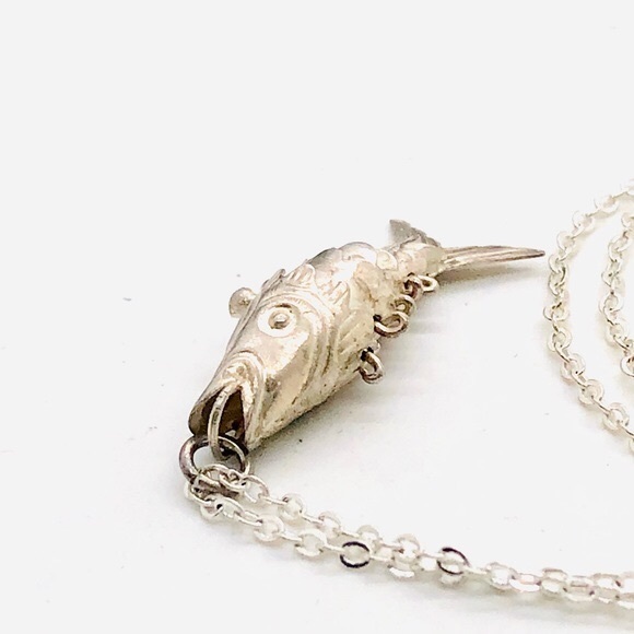 Vintage Articulated Dainty Silver Fish Pendant Necklace - Picture 9 of 14